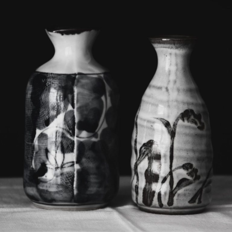 Carafe Tokuri en noir et blanc