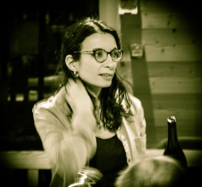 Karen, lors d'une dégustation à Annecy