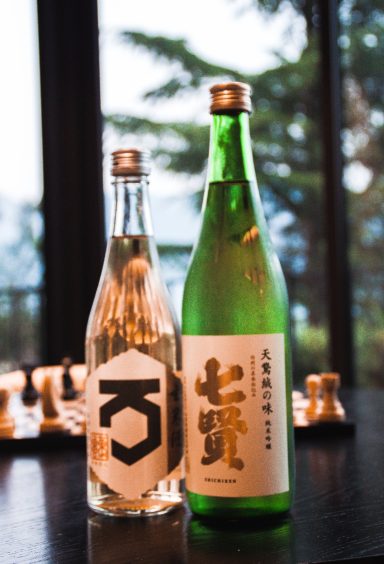 Deux bouteilles de saké au Gokan Annecy